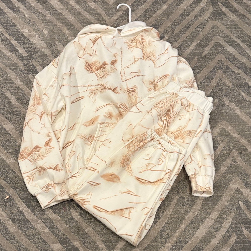 Amazon Women's Cream and Brown Lounge Set